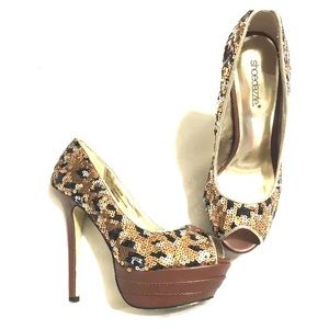 SAGA Black and Gold platform pumps